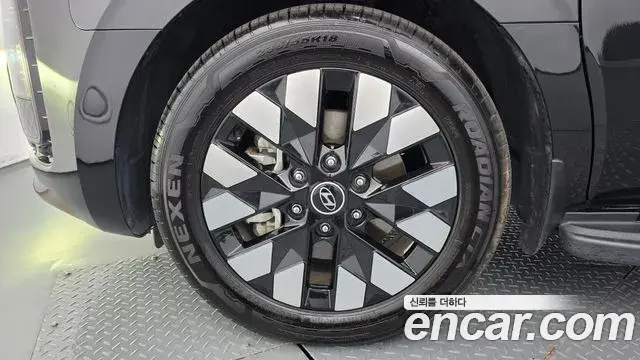 Hyundai Staria 2024 — Photo 5/20