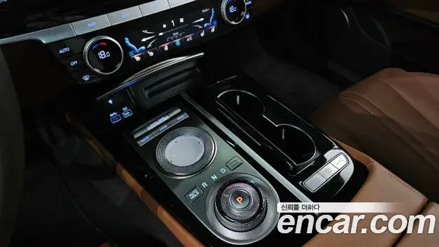 Genesis Electrified G80 2022 — Photo 9/20