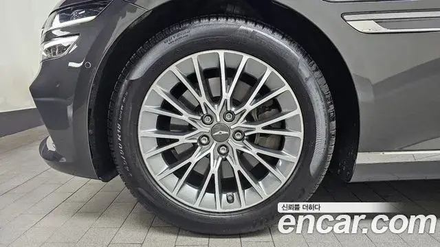 Genesis Electrified G80 2022 — Photo 4/20