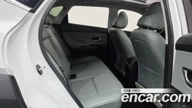 Hyundai Kona 2023 — Фото 12/20