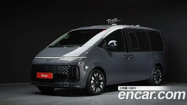Hyundai Staria 2025 — Photo 1/20