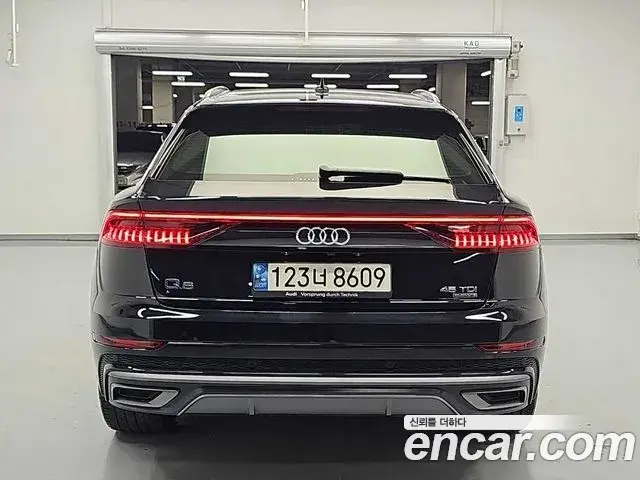 Audi Q7 2021 — Photo 2/19