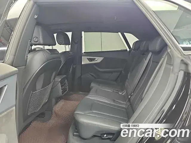 Audi Q7 2021 — Photo 11/19
