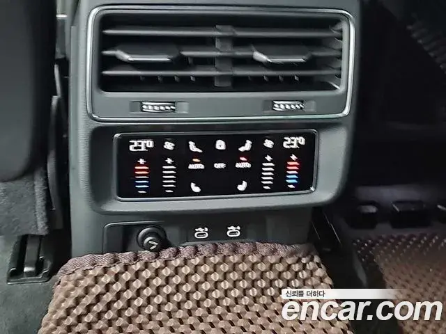 Audi Q7 2021 — Photo 12/19