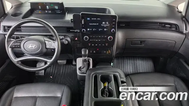 Hyundai Staria 2025 — Photo 7/20