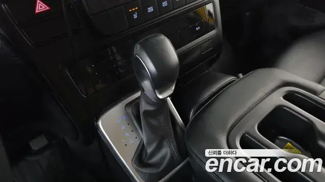 Hyundai Staria 2025 — Photo 9/20