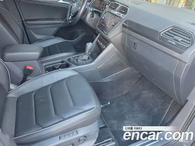 Volkswagen Tiguan 2018 — Şəkil 13/17