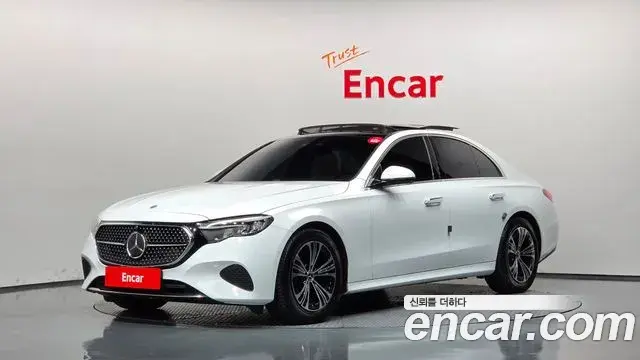 Mercedes-Benz E-Class 2024 — Photo 1/20