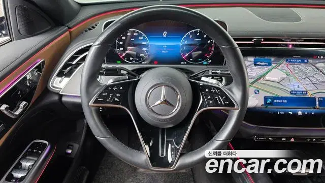 Mercedes-Benz E-Class 2024 — Photo 12/20