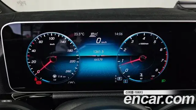 Mercedes-Benz GLA-Class 2020 — Photo 8/20