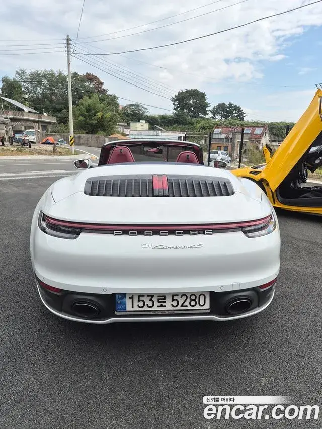Porsche 911 2022 — Photo 2/12