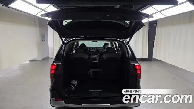 Kia Carnival 2025 — Фото 17/20