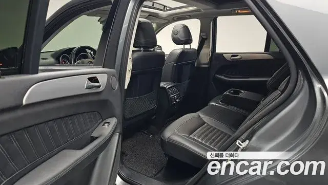 Mercedes-Benz GLE-Class 2018 — Photo 12/20