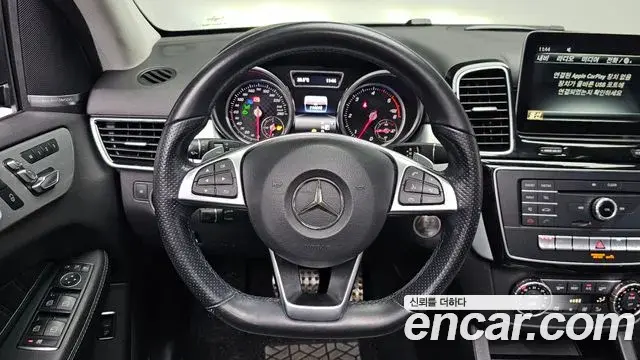 Mercedes-Benz GLE-Class 2018 — Photo 13/20