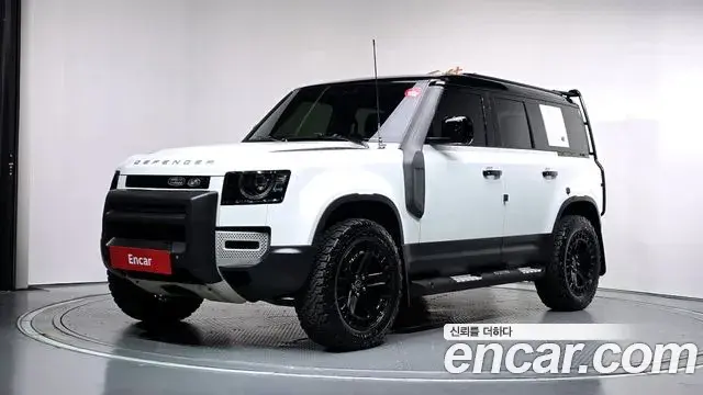 Land Rover Defender 2021 — Photo 1/20