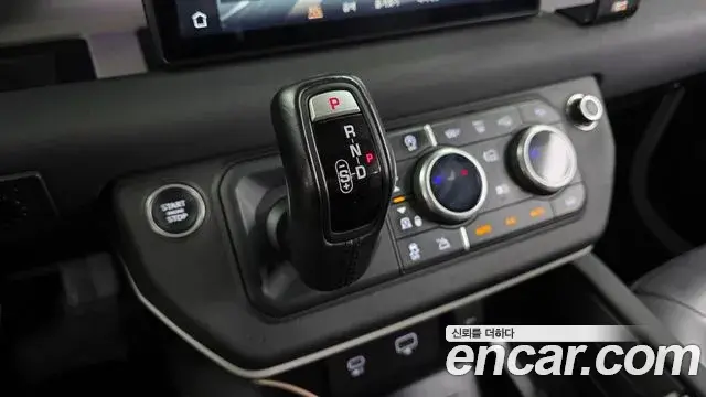 Land Rover Defender 2021 — Photo 9/20