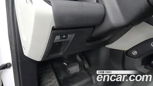 Land Rover Defender 2021 — Photo 17/20