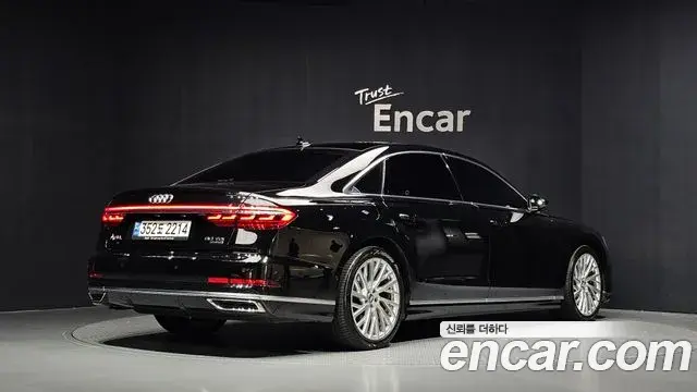 Audi A8 2021 — Фото 2/20