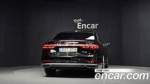 Audi A8 2021 — Фото 4/20