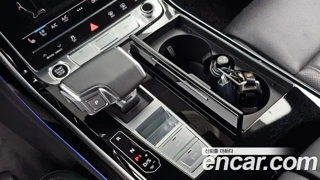 Audi A8 2021 — Фото 9/20