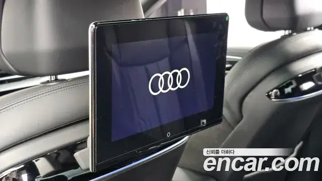 Audi A8 2021 — Фото 18/20