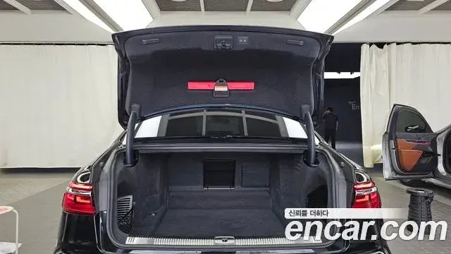 Audi A8 2021 — Фото 20/20
