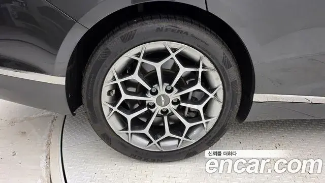 Genesis Electrified G80 2022 — Photo 5/20