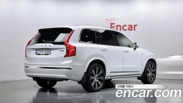 Volvo XC90 2023 — Photo 2/20