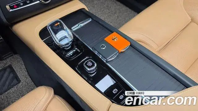 Volvo XC90 2023 — Photo 9/20
