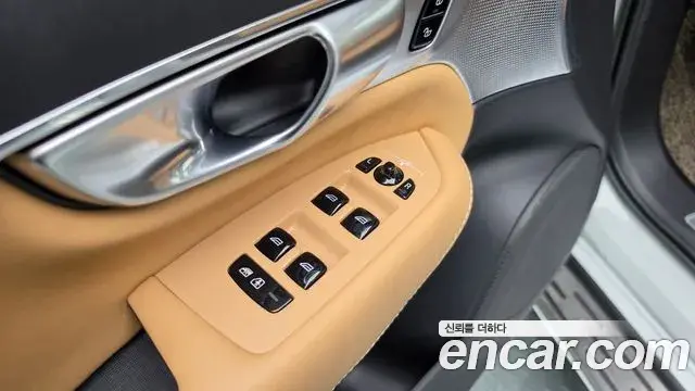Volvo XC90 2023 — Photo 16/20