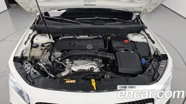 Mercedes-Benz GLB-Class 2021 — Şəkil 6/20