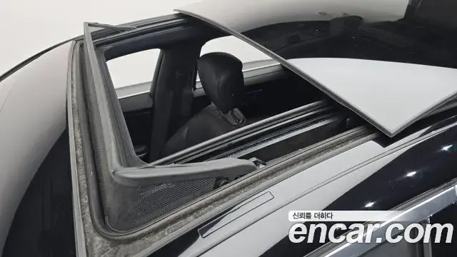 Mercedes-Benz S-Class 2024 — Photo 19/20
