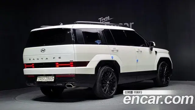 Hyundai Santa Fe 2023 — Photo 2/20