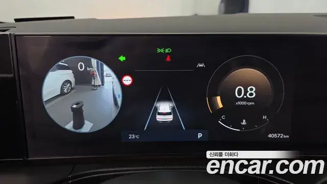 Hyundai Santa Fe 2023 — Photo 8/20