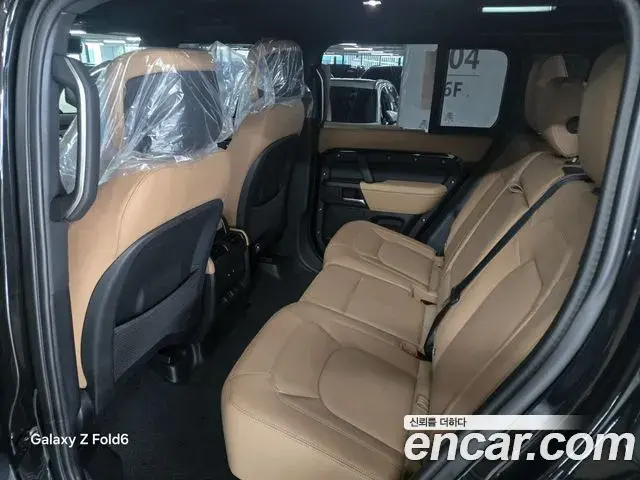 Land Rover Defender 2026 — Photo 8/11