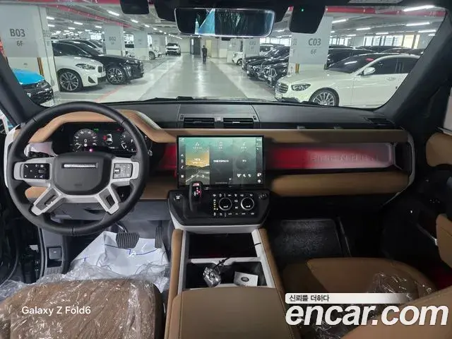 Land Rover Defender 2026 — Photo 9/11