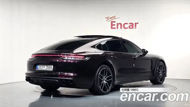 Porsche Panamera 2021 — Photo 2/20