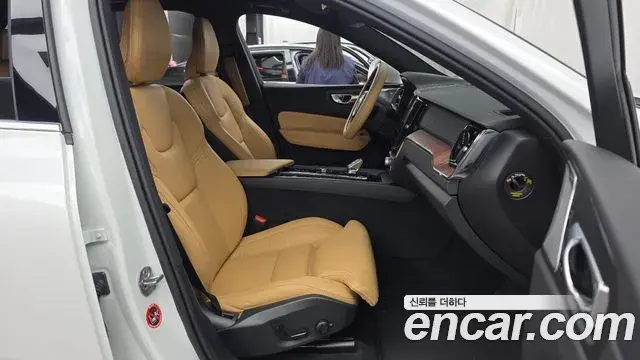 Volvo XC60 2025 — Photo 10/20