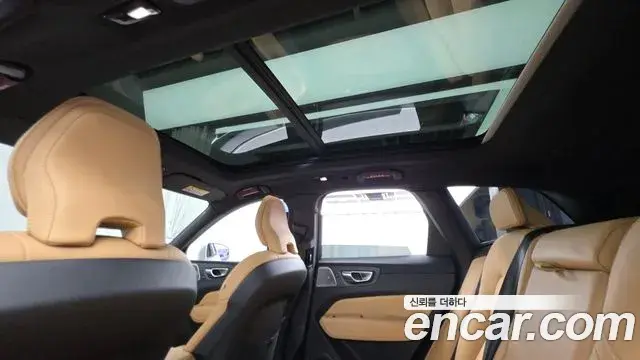 Volvo XC60 2025 — Photo 17/20