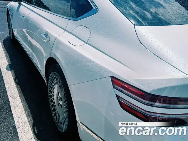 Genesis Electrified G80 2021 — Photo 2/14