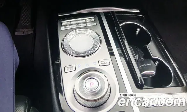 Genesis Electrified G80 2021 — Photo 10/14