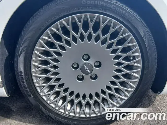 Genesis Electrified G80 2021 — Photo 13/14