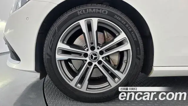 Mercedes-Benz E-Class 2022 — Photo 5/20