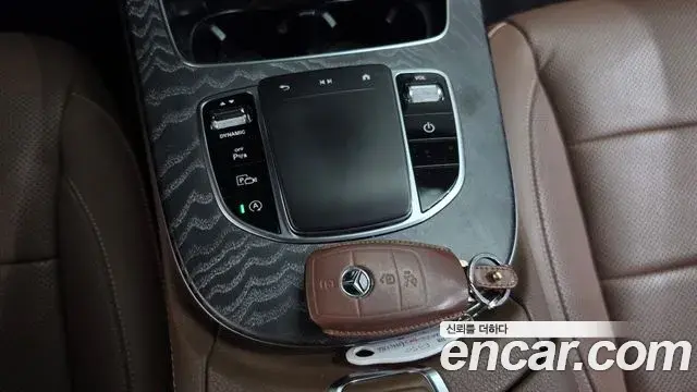 Mercedes-Benz E-Class 2022 — Photo 16/20