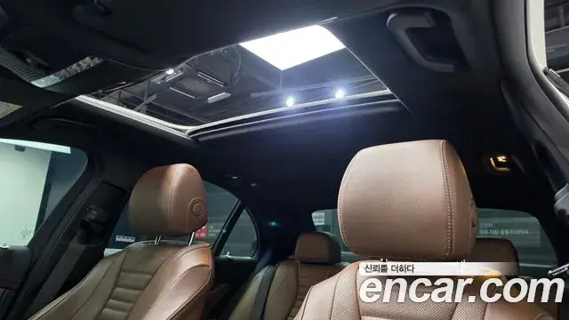 Mercedes-Benz E-Class 2022 — Photo 17/20