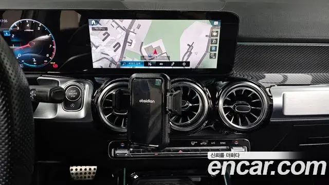 Mercedes-Benz GLB-Class 2022 — Photo 12/20