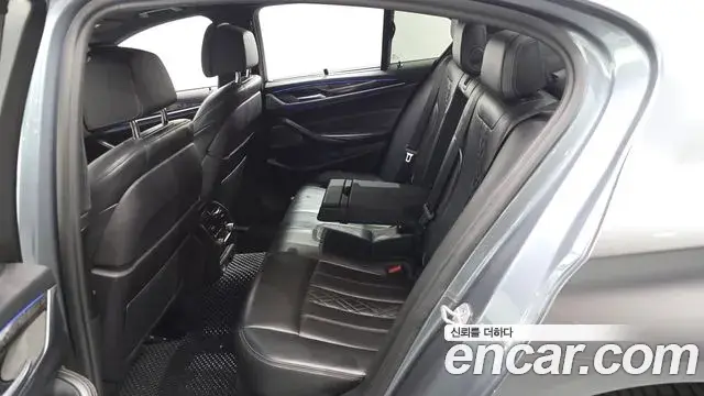 BMW 5 Series 2018 — Photo 12/20