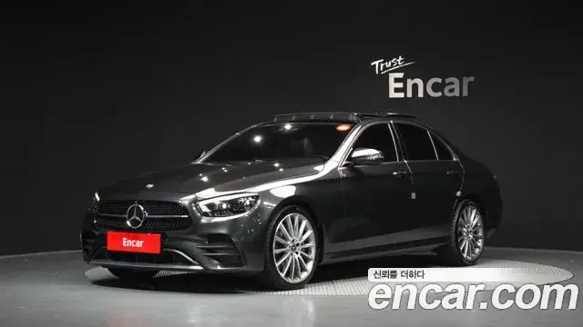 Mercedes-Benz E-Class 2021 — Photo 1/20