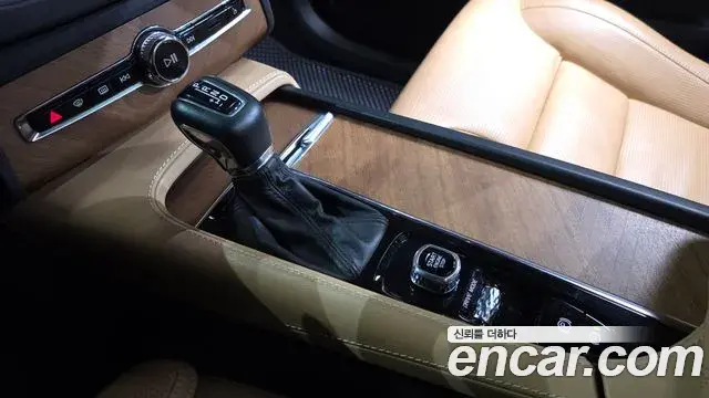 Volvo XC90 2020 — Şəkil 9/20