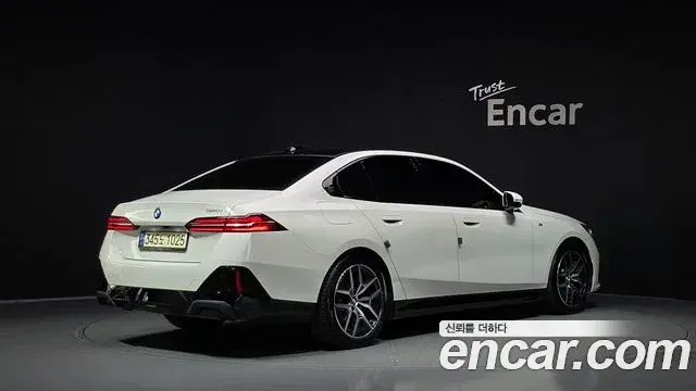 BMW 5 Series 2023 — Şəkil 2/20